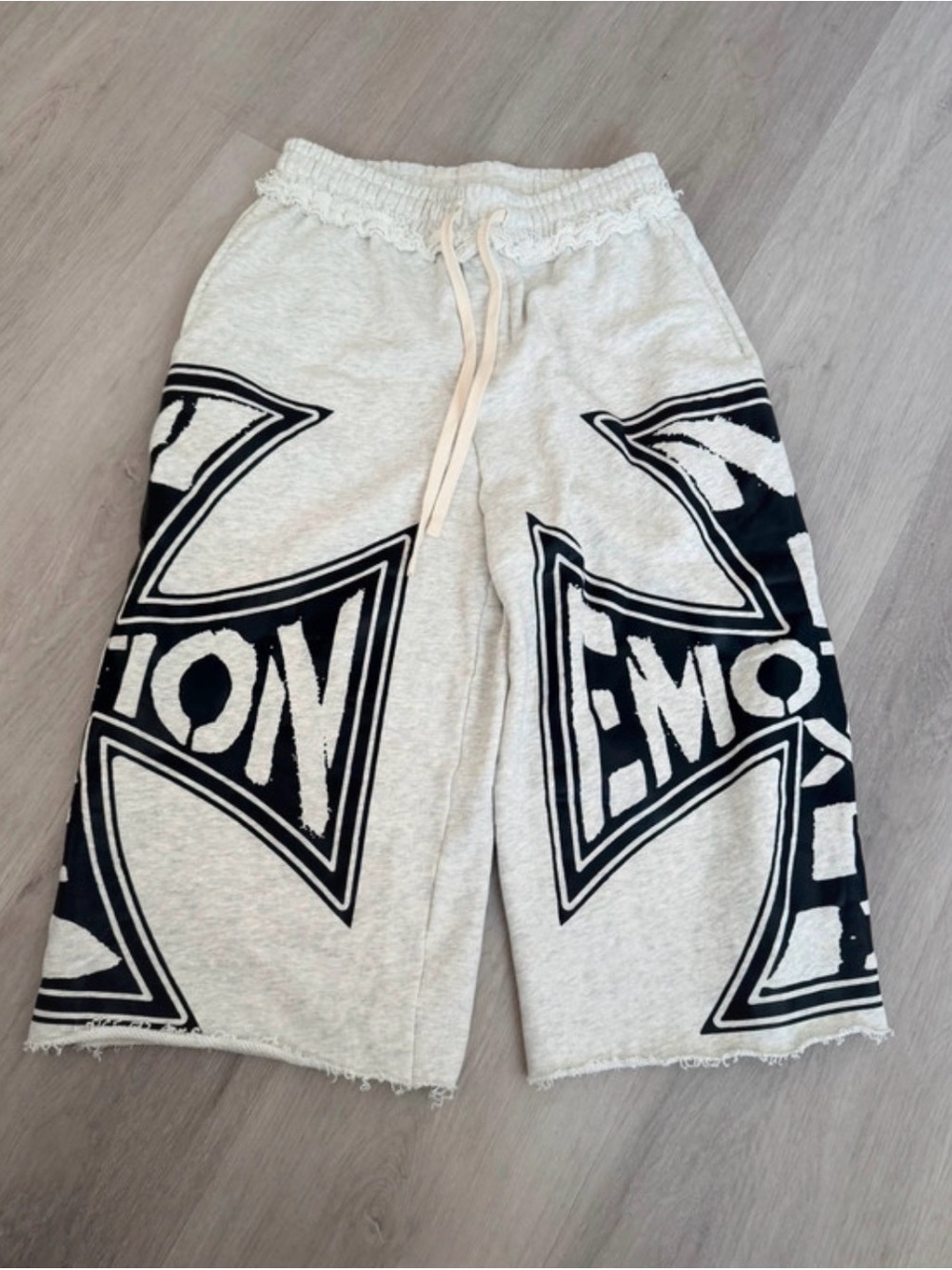 Mixed emotion grey classic 3/4 shorts